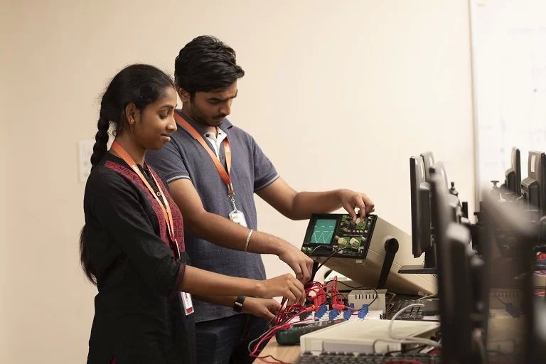 Computer Science Engineering Facilities Lab Img3